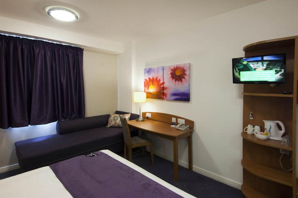Premier Inn Birmingham Nec/Airport Bickenhill Room photo